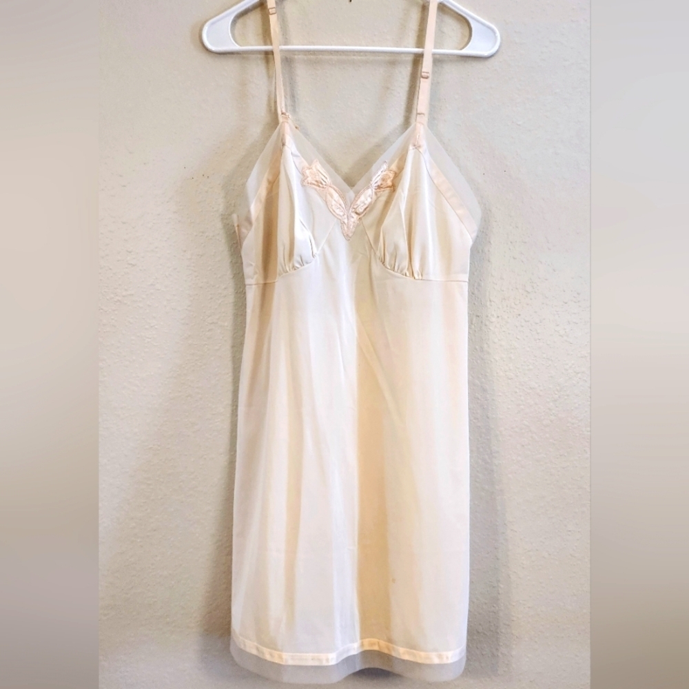 Lorraine Lingerie Vntg Old New Stock MCM Women's size 38. Blush Pink. Never worn